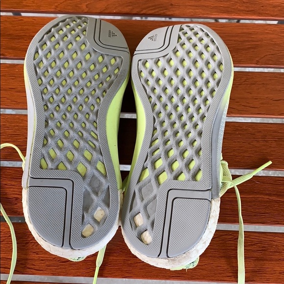 Adidas 3 stripes green woman's size 8 used. - Picture 10 of 13